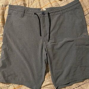 Oakley Men’s shorts, size 40, light grey.